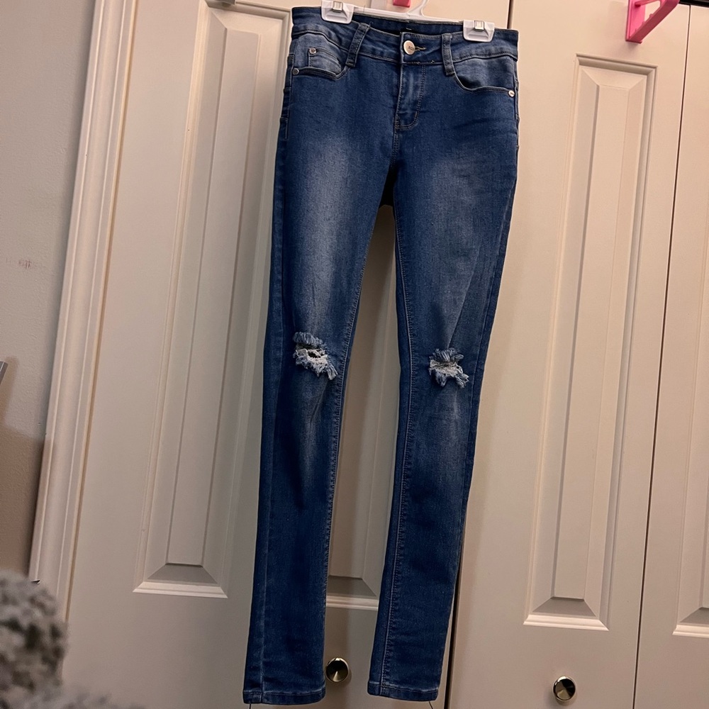 Fashion Nova Size 1/2 Medium Wash Skinny Jeans